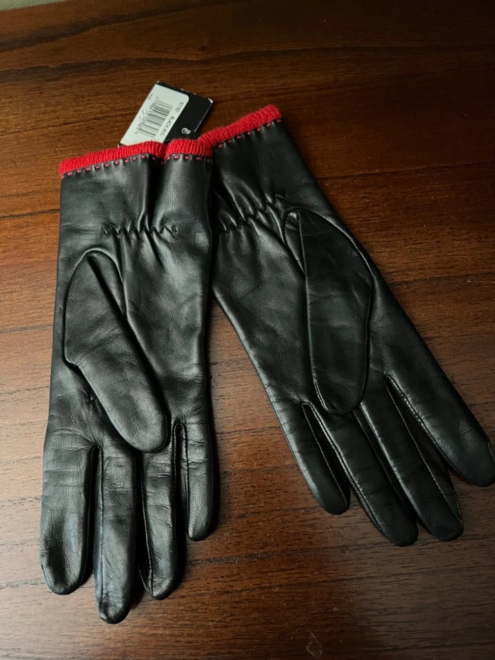 Fownes Brothers Women's Black Leather Gloves with Red liner Size M (NWT)